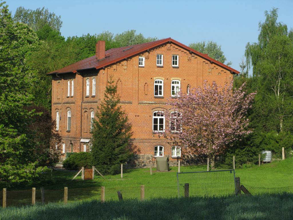 Gutshaus Zietlitz Hotel Dobbin-Linstow Bagian luar foto