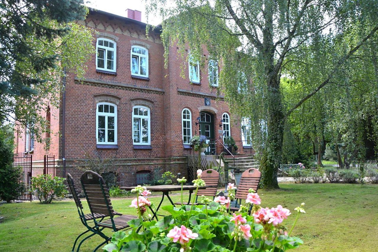 Gutshaus Zietlitz Hotel Dobbin-Linstow Bagian luar foto